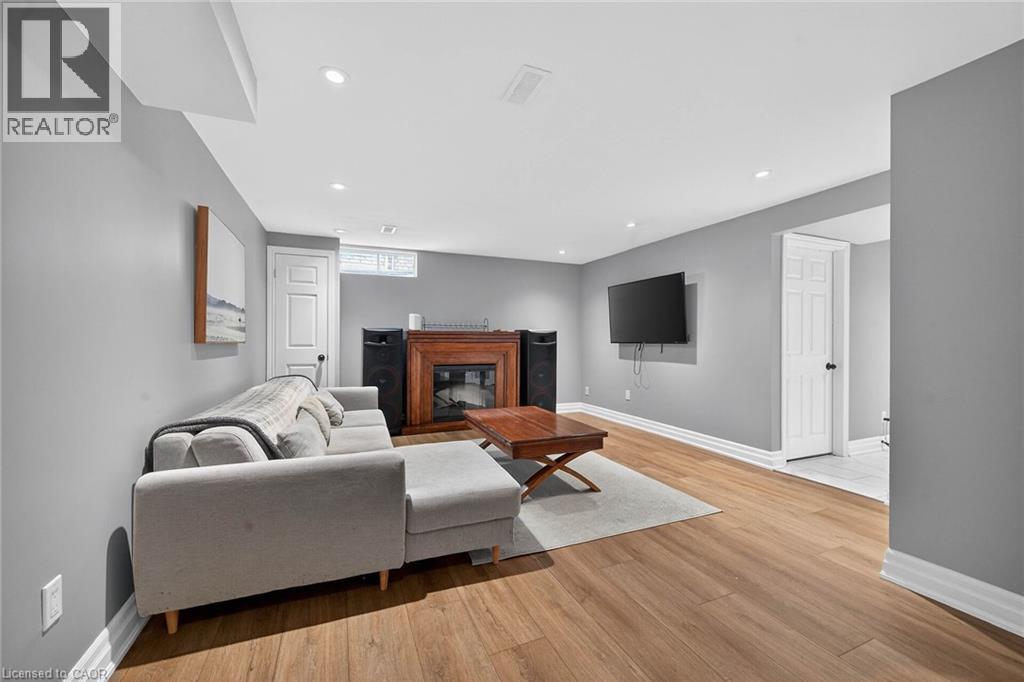 28 Buchanan Drive, Caledonia, ON - Indoor Photo Showing Living Room With Fireplace