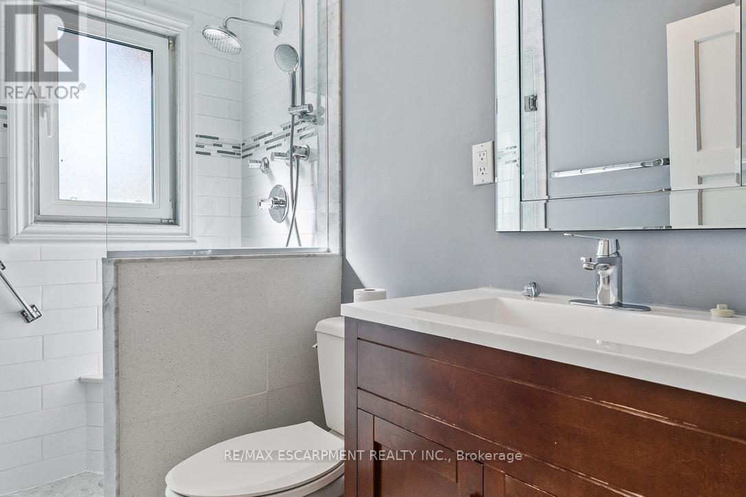 2510 Donnavale Drive, Mississauga, ON - Indoor Photo Showing Bathroom