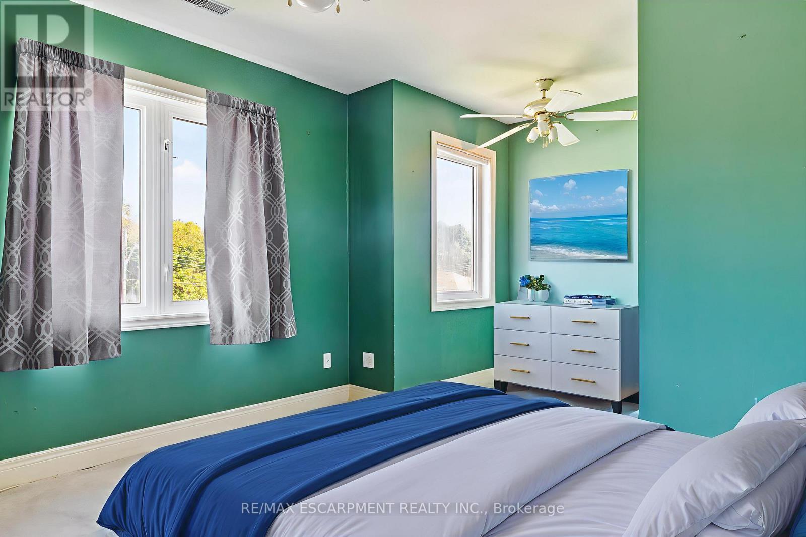 Virtually staged - 2510 Donnavale Drive, Mississauga, ON - Indoor Photo Showing Bedroom