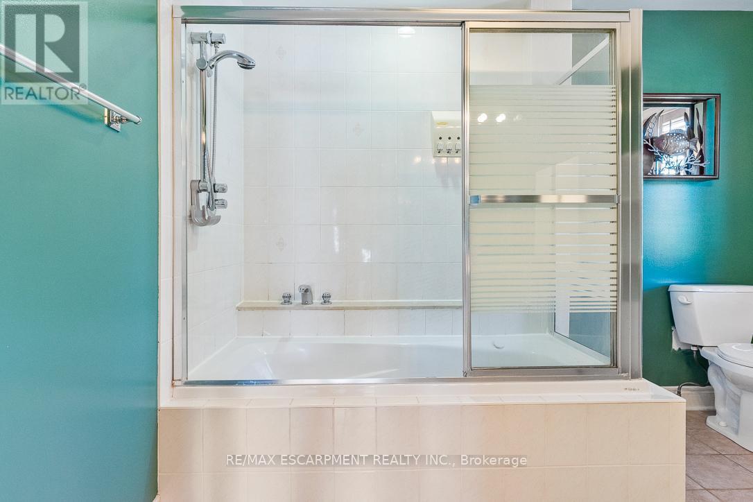 2510 Donnavale Drive, Mississauga, ON - Indoor Photo Showing Bathroom