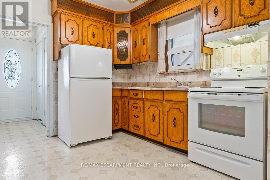 2510 Donnavale Drive, Mississauga, ON - Indoor Photo Showing Kitchen