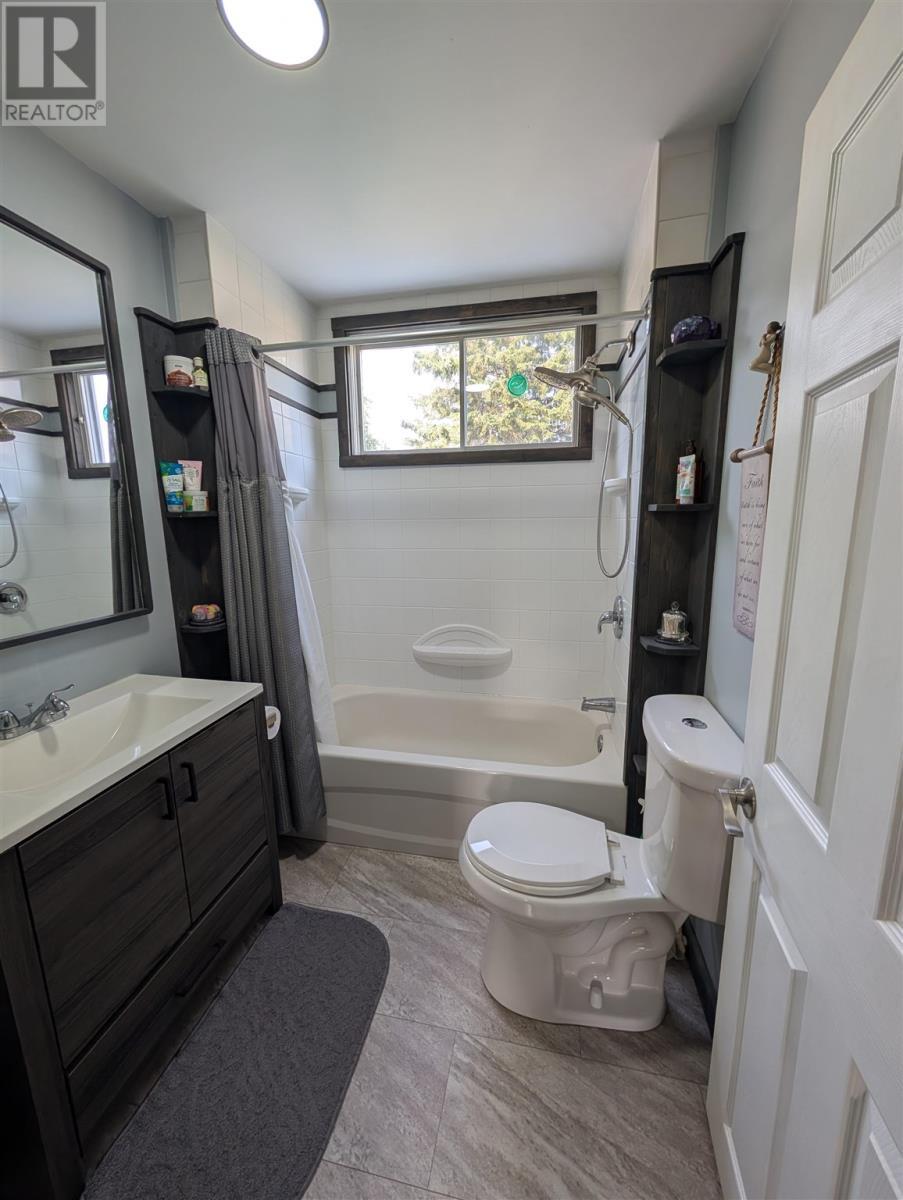 20 Second Ave, Wawa, ON - Indoor Photo Showing Bathroom