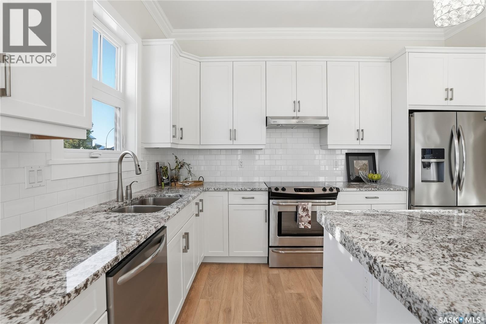 32 115 Meadows Boulevard, Saskatoon, SK - Indoor Photo Showing Kitchen With Double Sink With Upgraded Kitchen