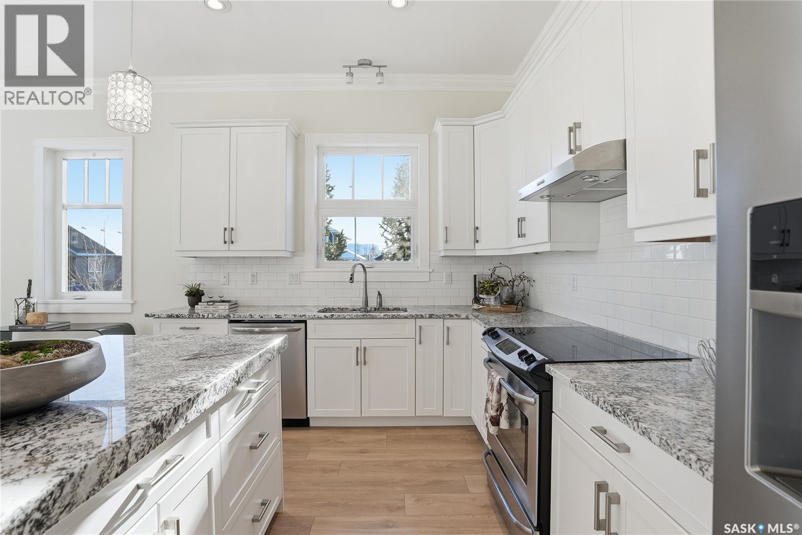 32 115 Meadows Boulevard, Saskatoon, SK - Indoor Photo Showing Kitchen With Upgraded Kitchen