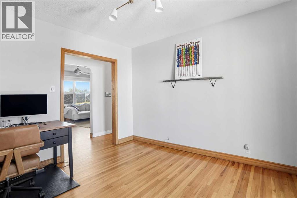 3003 25 Street Sw, Calgary, AB - Indoor Photo Showing Other Room