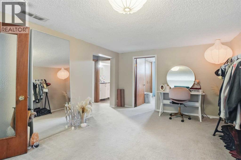 3003 25 Street Sw, Calgary, AB - Indoor