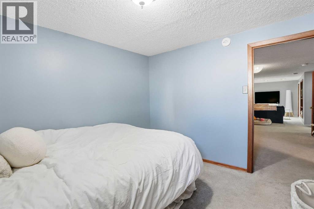 3003 25 Street Sw, Calgary, AB - Indoor Photo Showing Bedroom