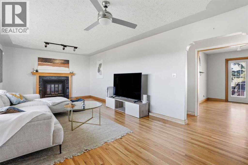 3003 25 Street Sw, Calgary, AB - Indoor Photo Showing Living Room With Fireplace