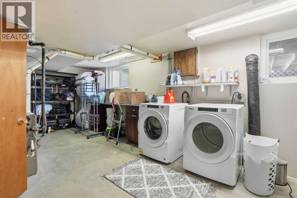 3003 25 Street Sw, Calgary, AB - Indoor Photo Showing Laundry Room