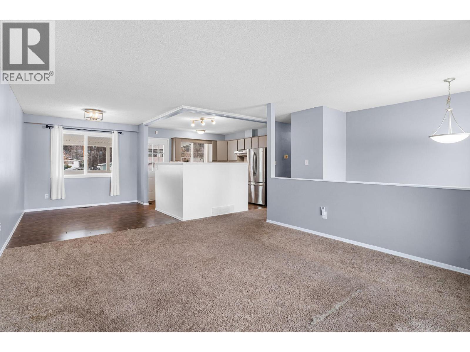 2641 Springfield Road, Kelowna, BC - Indoor