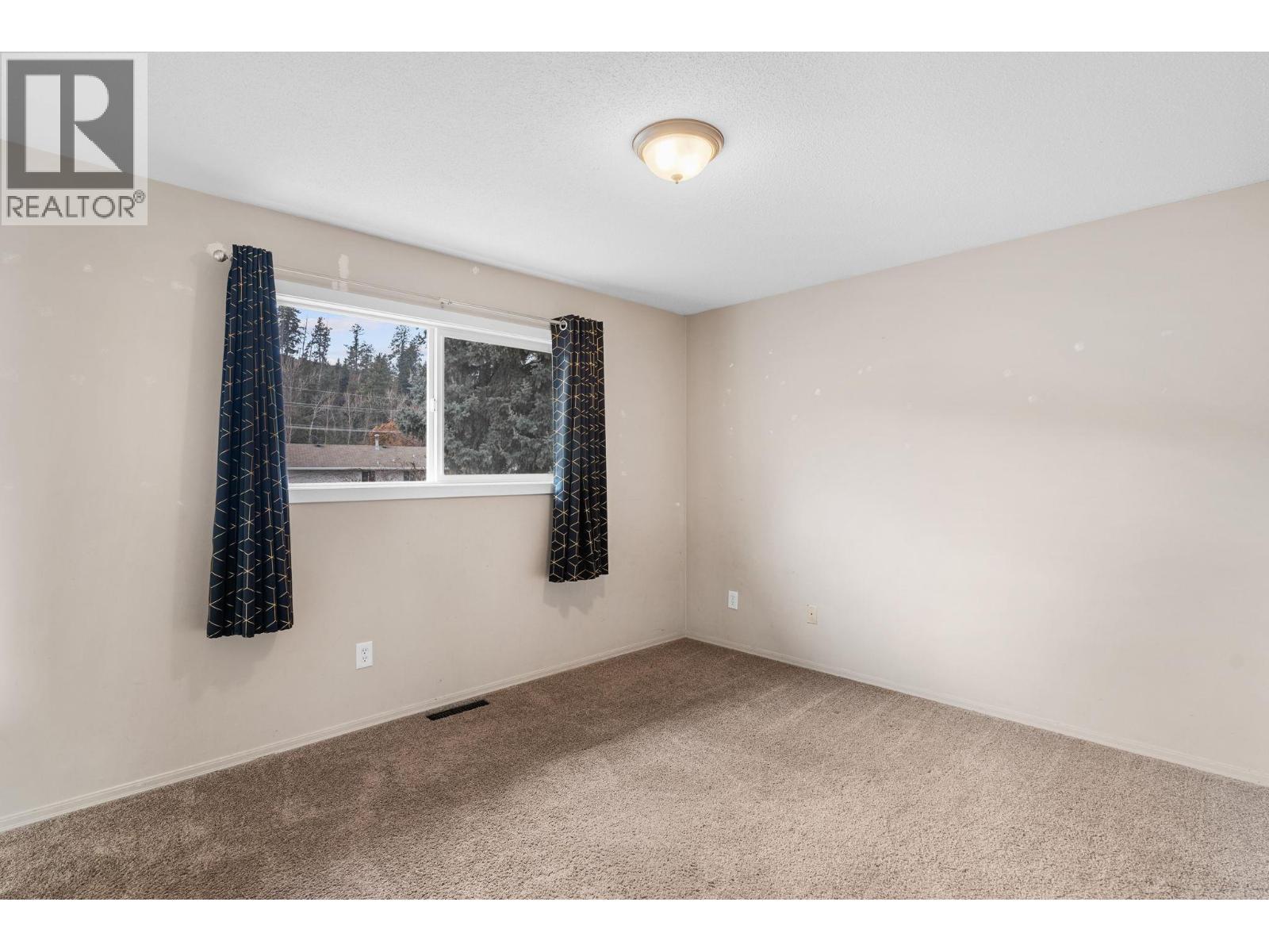 2641 Springfield Road, Kelowna, BC - Indoor Photo Showing Other Room