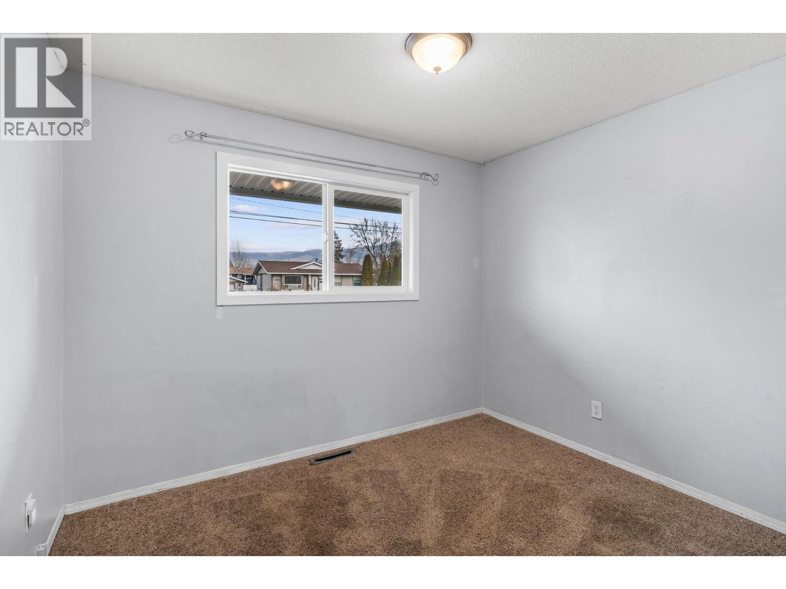 2641 Springfield Road, Kelowna, BC - Indoor Photo Showing Other Room