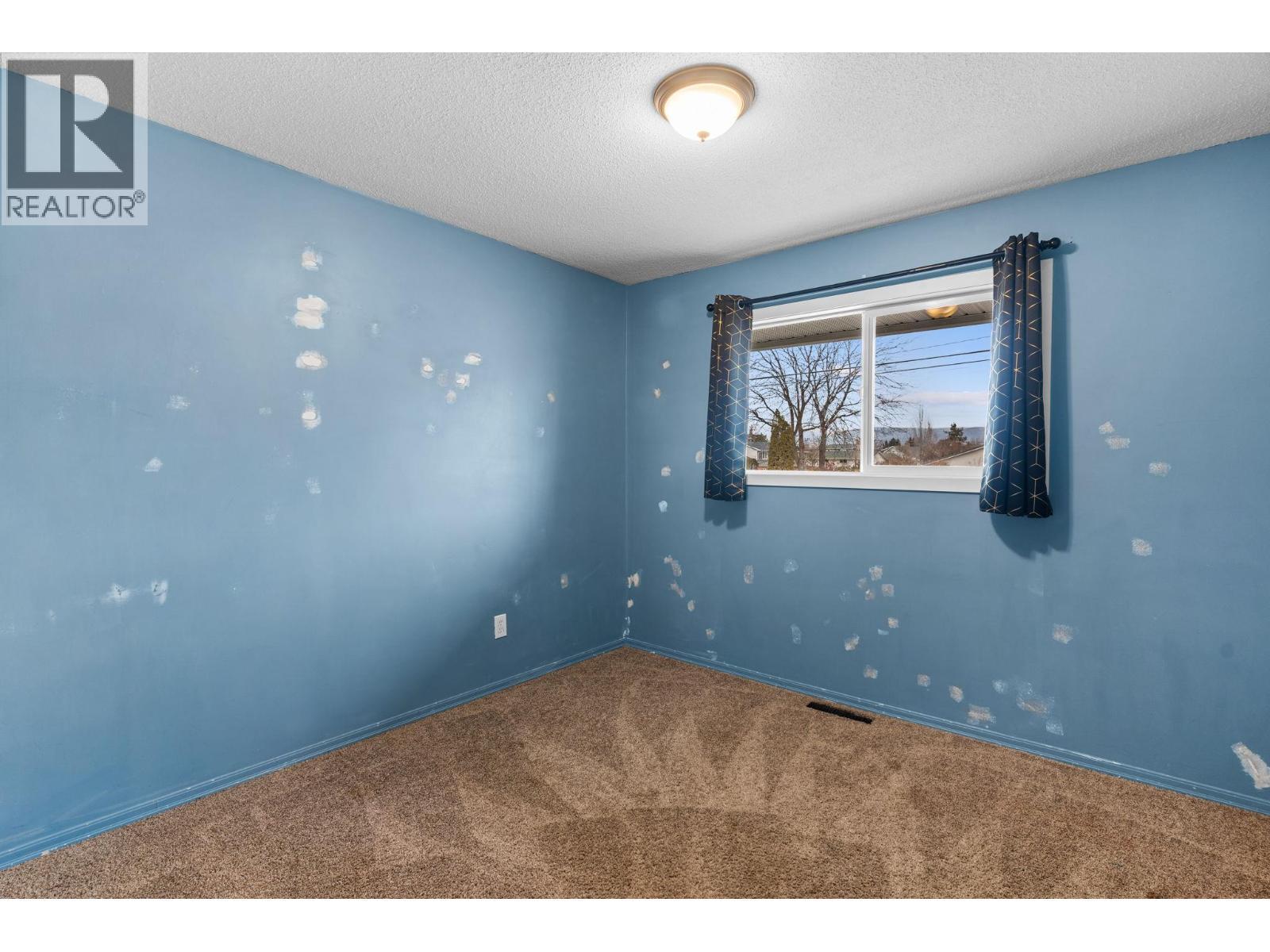 2641 Springfield Road, Kelowna, BC - Indoor Photo Showing Other Room