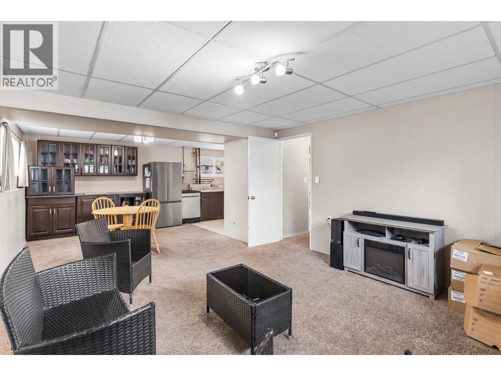 2641 Springfield Road, Kelowna, BC - Indoor