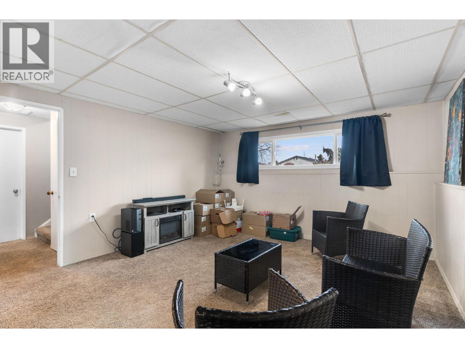 2641 Springfield Road, Kelowna, BC - Indoor