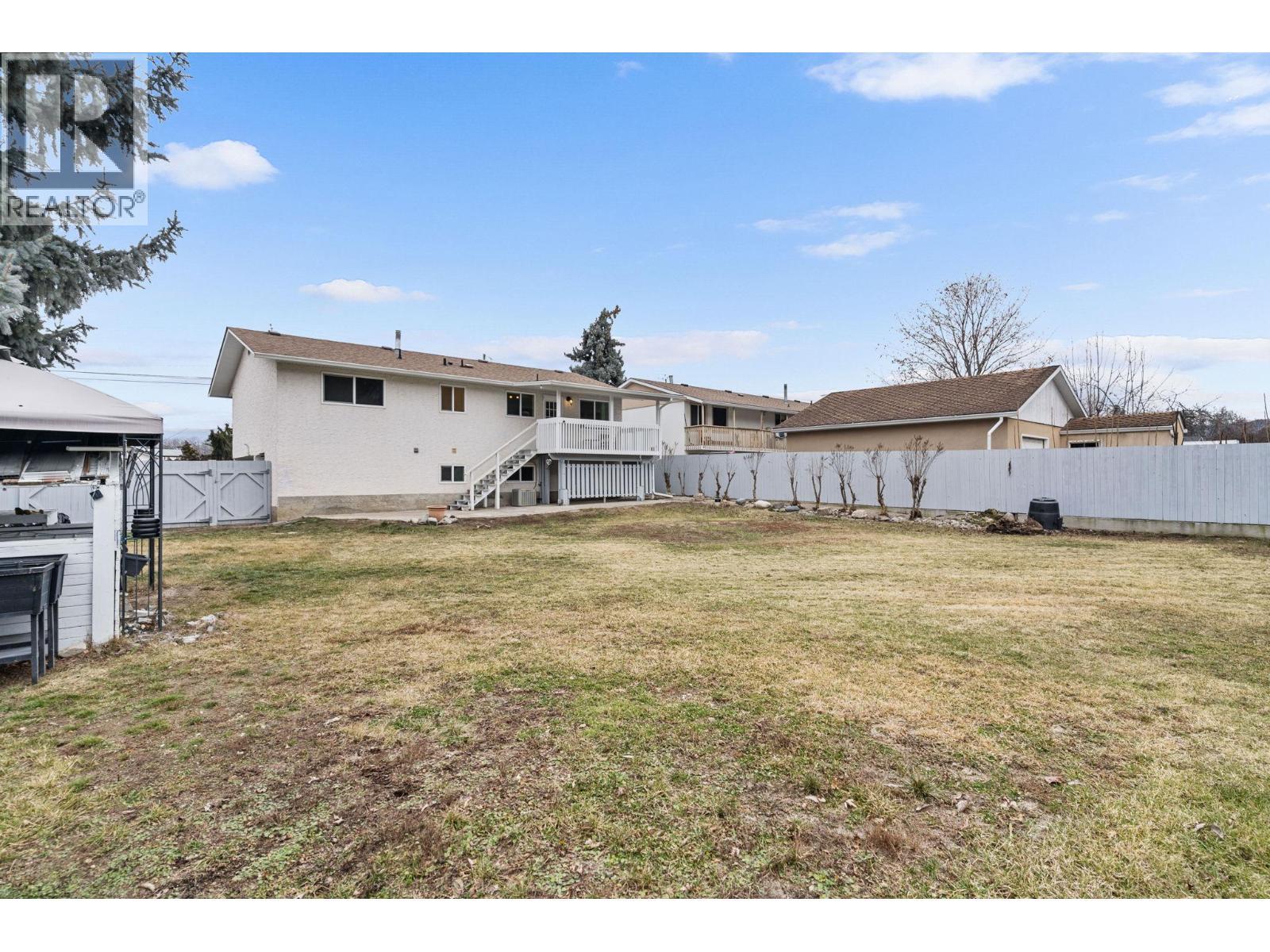 2641 Springfield Road, Kelowna, BC - Outdoor