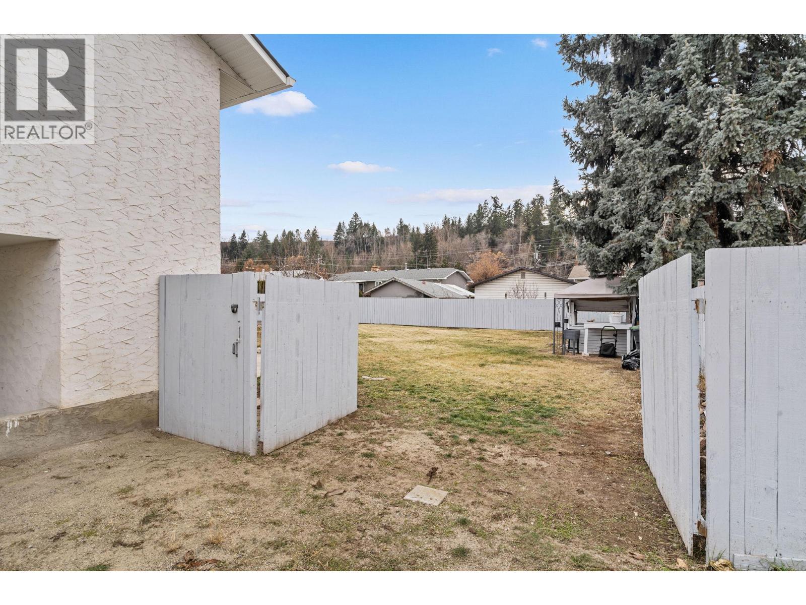 2641 Springfield Road, Kelowna, BC - Outdoor