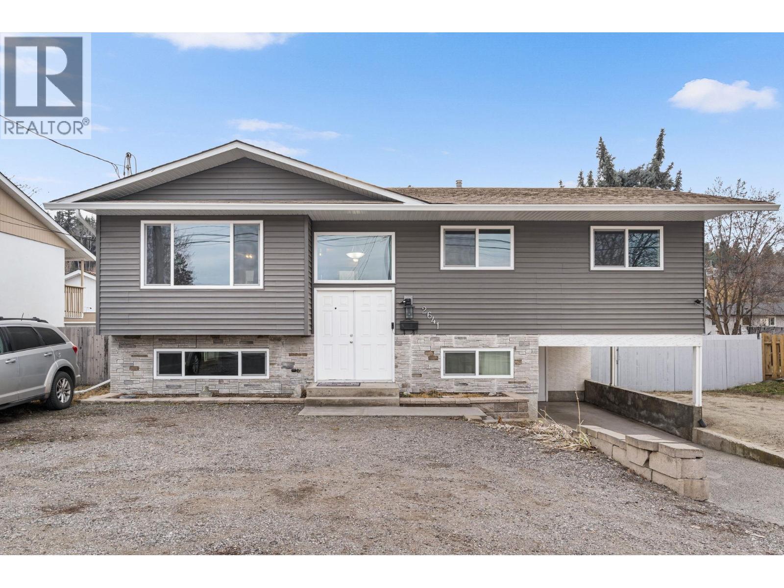 2641 Springfield Road, Kelowna, BC - Outdoor