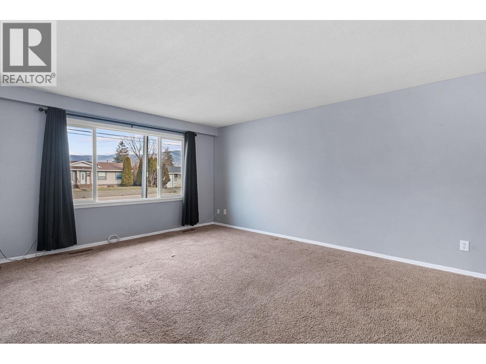 2641 Springfield Road, Kelowna, BC - Indoor Photo Showing Other Room