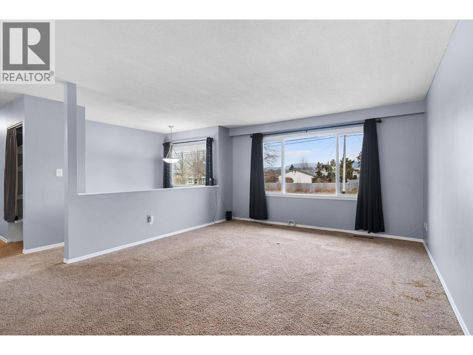 2641 Springfield Road, Kelowna, BC - Indoor