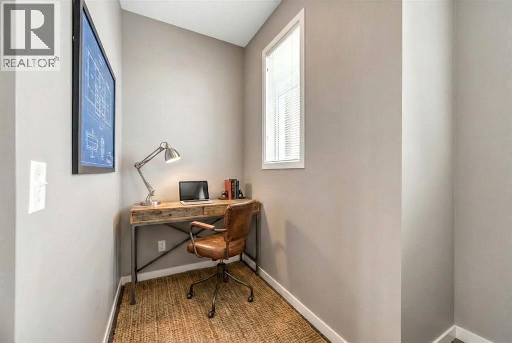 15 Copperpond Close Se, Calgary, AB - Indoor