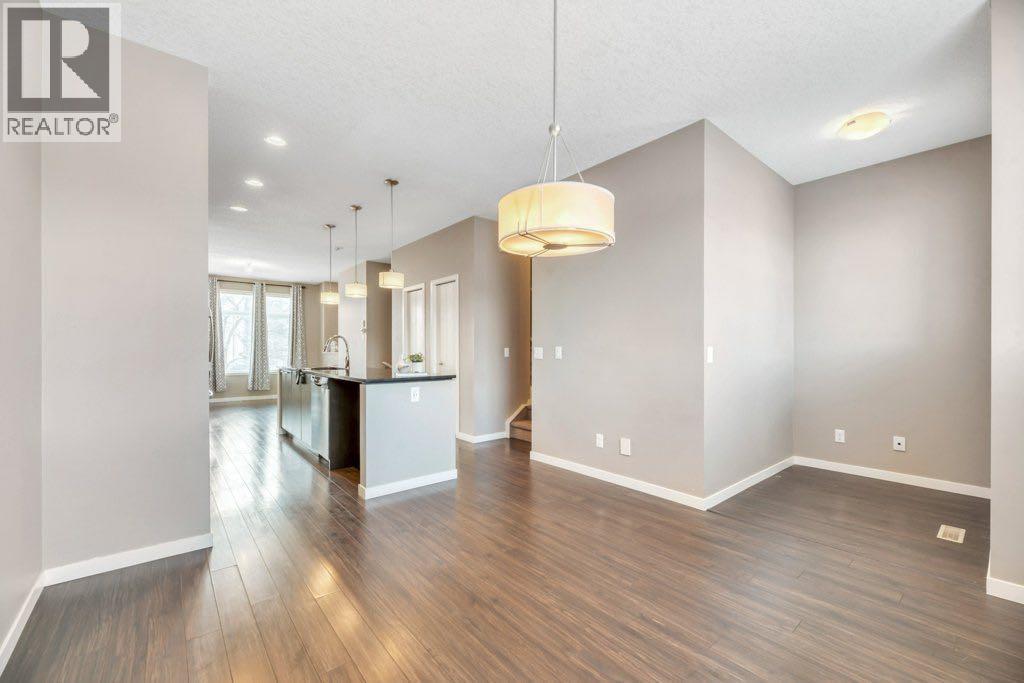 15 Copperpond Close Se, Calgary, AB - Indoor