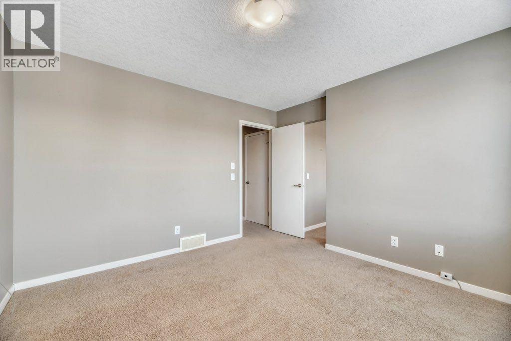 15 Copperpond Close Se, Calgary, AB - Indoor Photo Showing Other Room