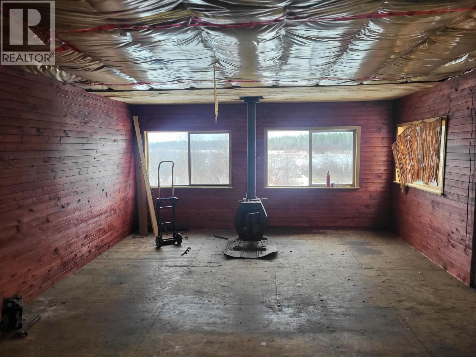 5147 Spokin Lake Road, 150 Mile House, BC - Indoor