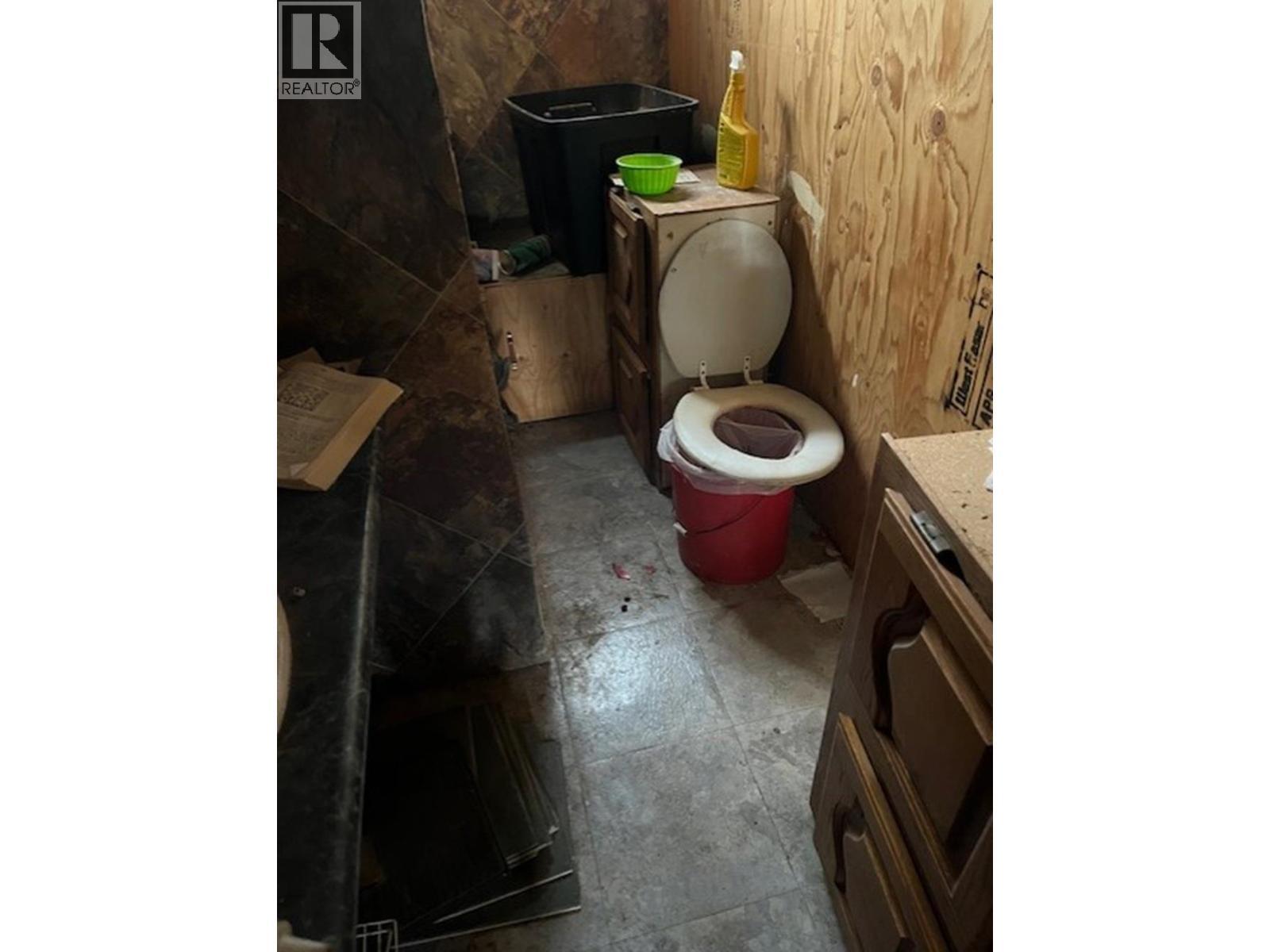 5147 Spokin Lake Road, 150 Mile House, BC - Indoor