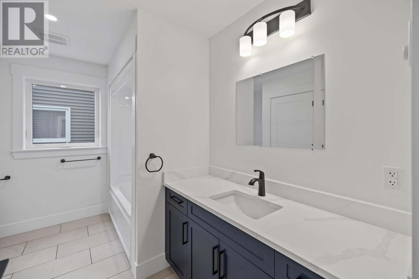 18 Beech Hill Avenue, East Royalty, PE - Indoor Photo Showing Bathroom