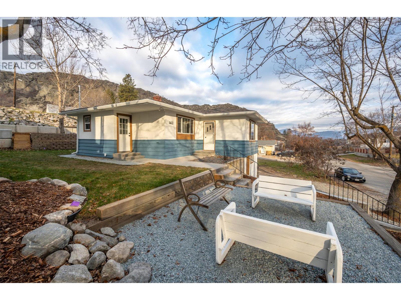 Front yard - 6470 Hollow Street, Oliver, BC - Outdoor