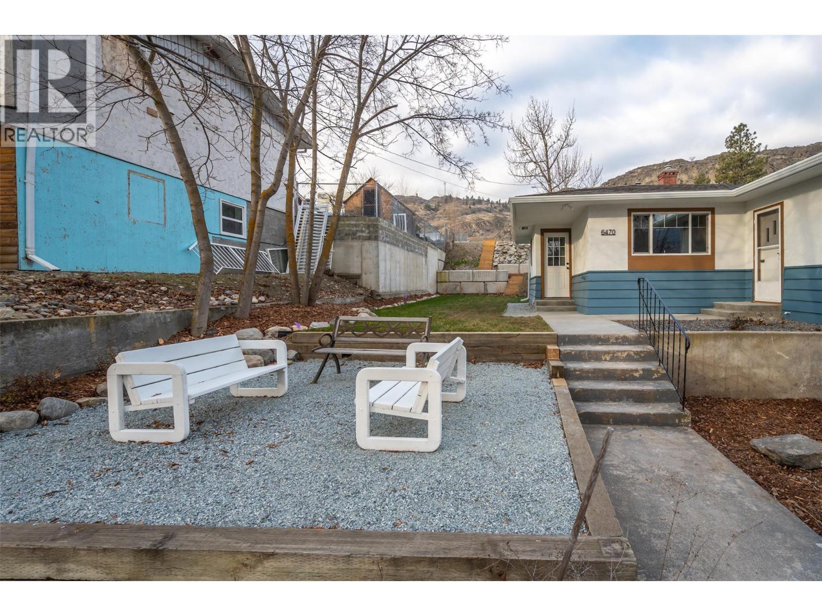 Front yard - 6470 Hollow Street, Oliver, BC - Outdoor