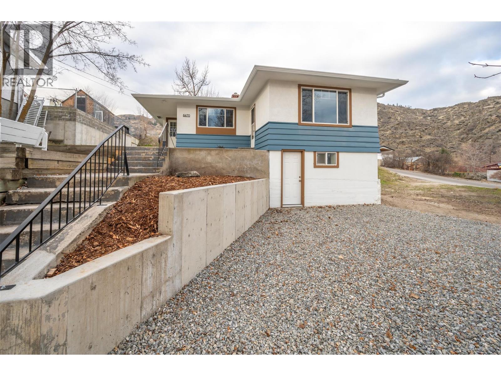Separate basement entrance - 6470 Hollow Street, Oliver, BC - Outdoor