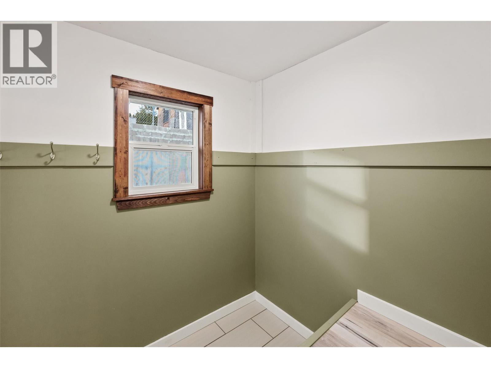 Den - 6470 Hollow Street, Oliver, BC - Indoor Photo Showing Other Room