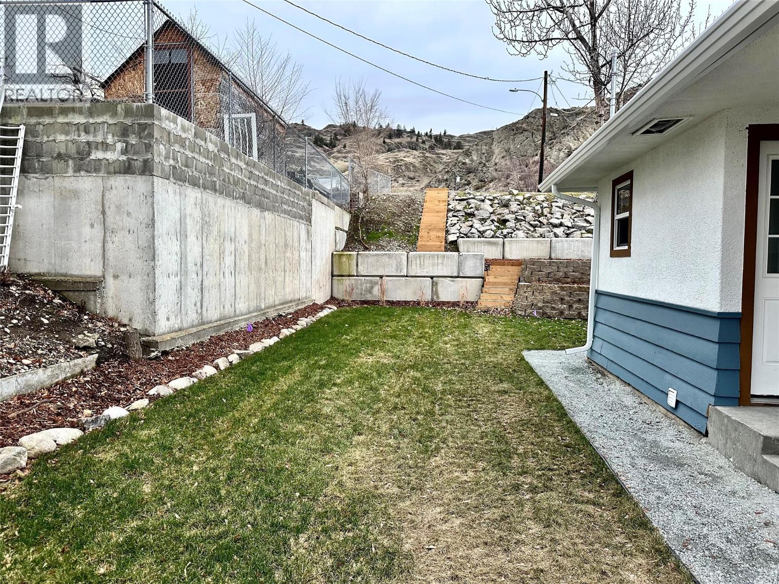 6470 Hollow Street, Oliver, BC - Outdoor