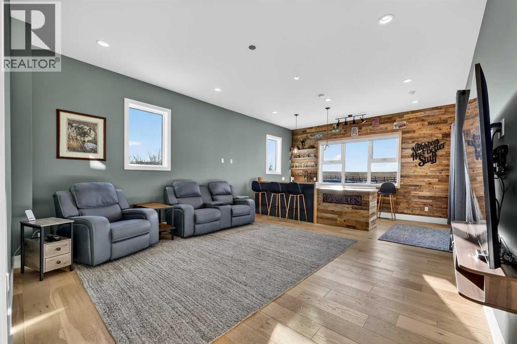 402017 23 Street W, Rural Foothills County, AB - Indoor Photo Showing Living Room