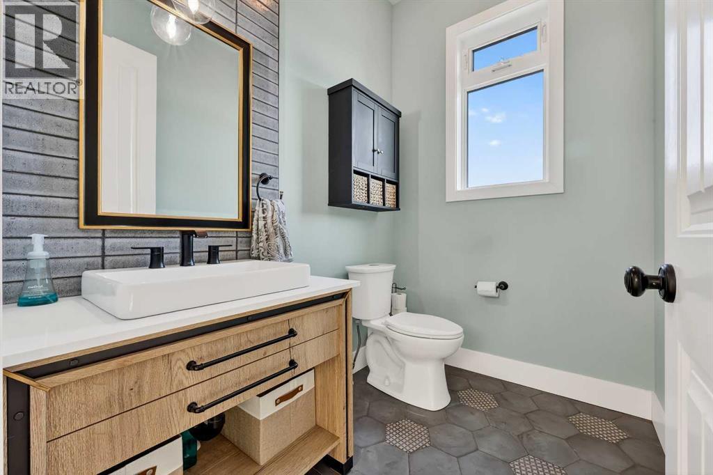 402017 23 Street W, Rural Foothills County, AB - Indoor Photo Showing Bathroom