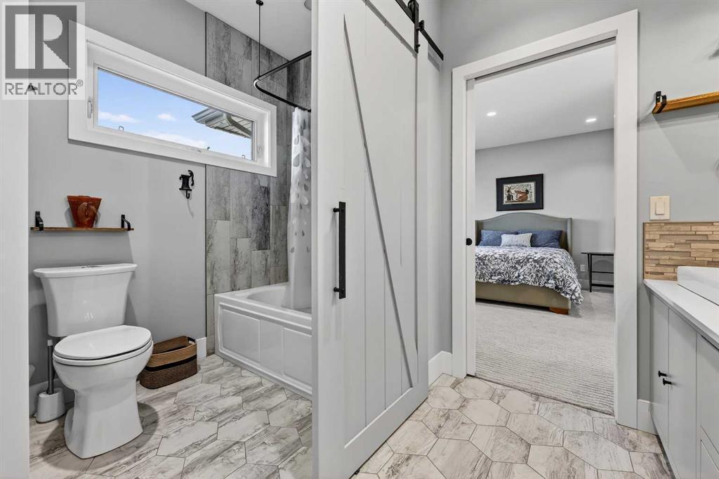 402017 23 Street W, Rural Foothills County, AB - Indoor Photo Showing Bathroom