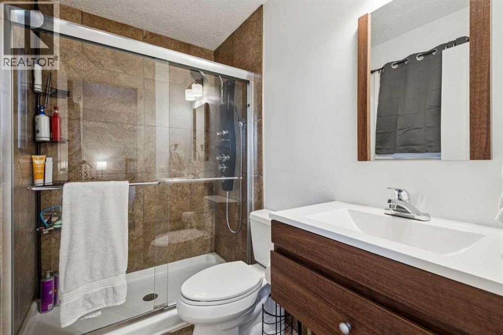 14 Glenhill Crescent, Cochrane, AB - Indoor Photo Showing Bathroom
