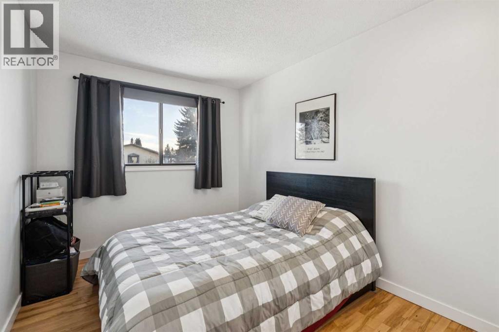 Bedroom #3 - 14 Glenhill Crescent, Cochrane, AB - Indoor Photo Showing Bedroom