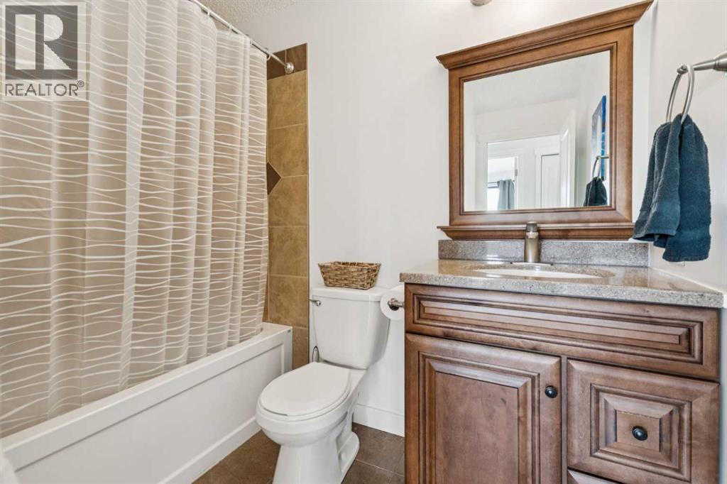 14 Glenhill Crescent, Cochrane, AB - Indoor Photo Showing Bathroom