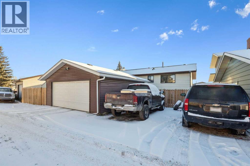 14 Glenhill Crescent, Cochrane, AB - Outdoor With Exterior