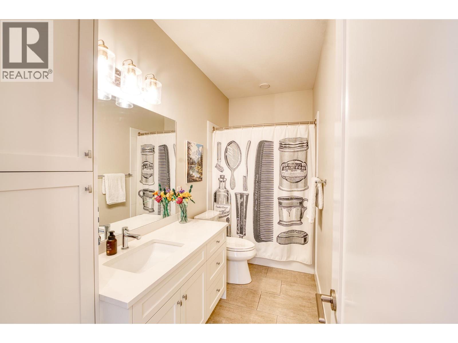 11112 115 Avenue, Fort St. John, BC - Indoor Photo Showing Bathroom