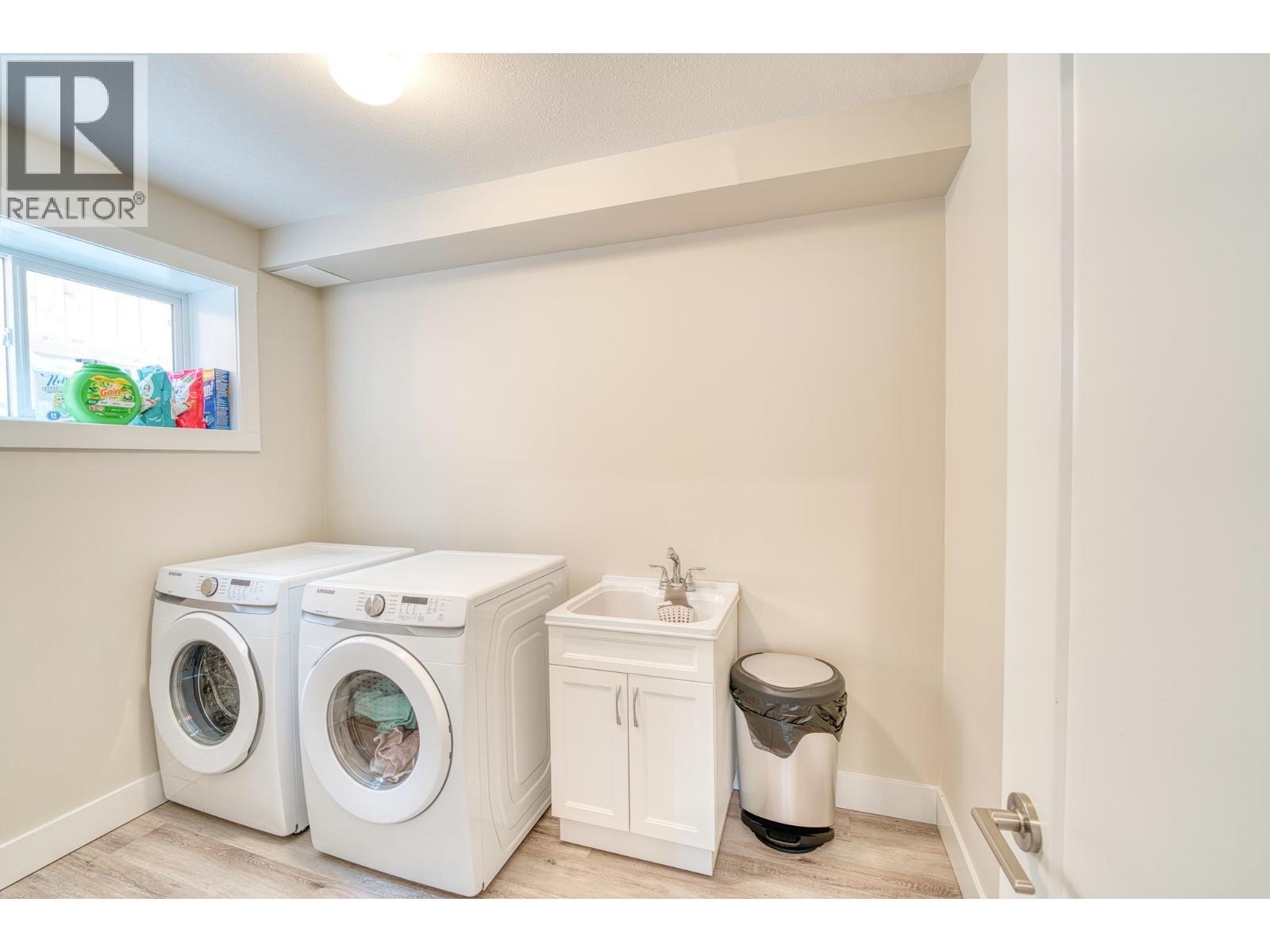 11112 115 Avenue, Fort St. John, BC - Indoor Photo Showing Laundry Room