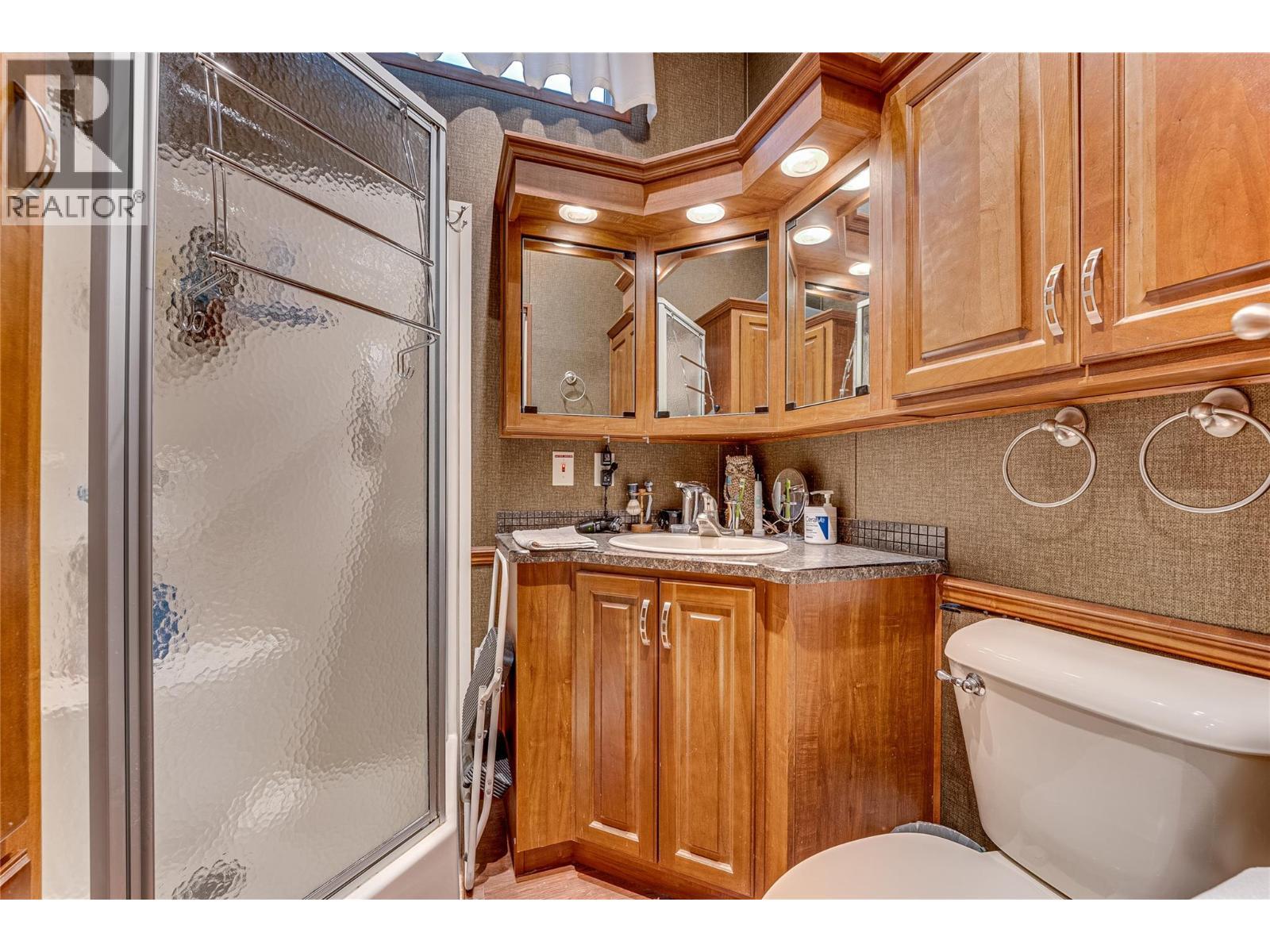 3 piece bathroom - 8000 Highland Road Unit# 42, Vernon, BC