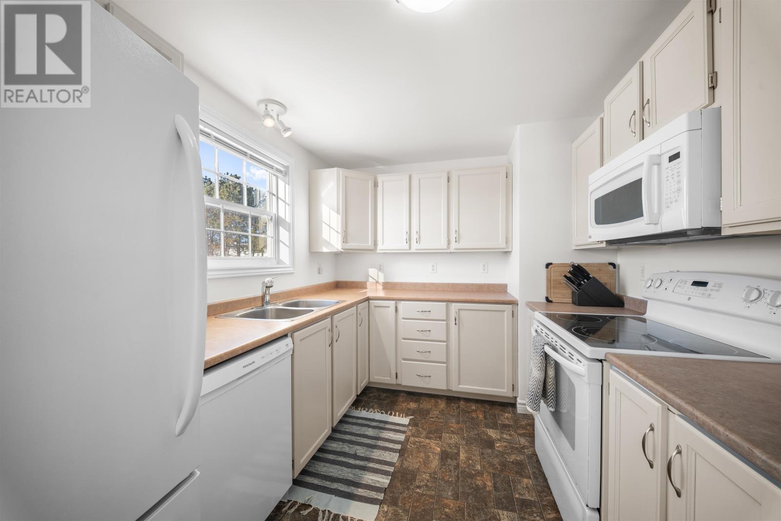 18 Old Credit Union Crescent, Union Corner, PE - Indoor Photo Showing Kitchen With Double Sink