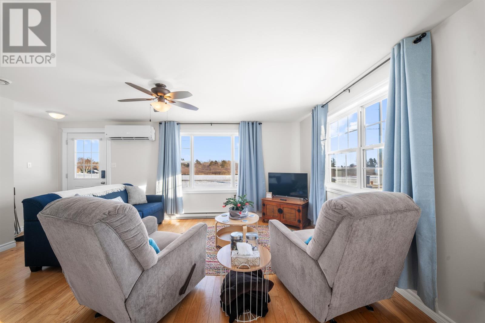 18 Old Credit Union Crescent, Union Corner, PE - Indoor Photo Showing Living Room
