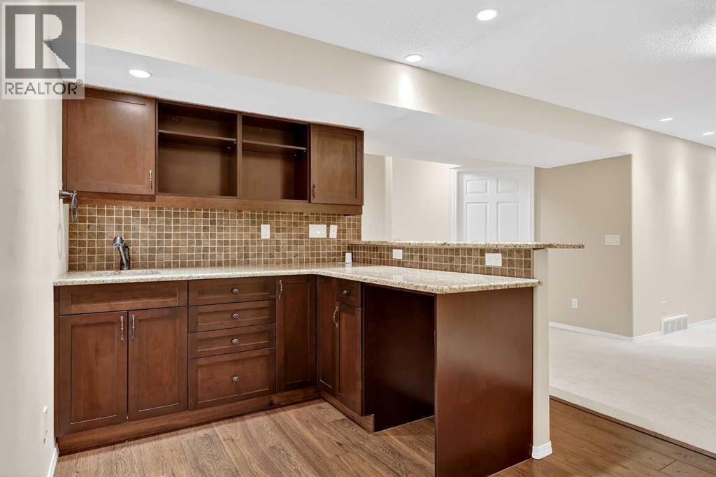 92 Panamount Green Nw, Calgary, AB - Indoor Photo Showing Kitchen