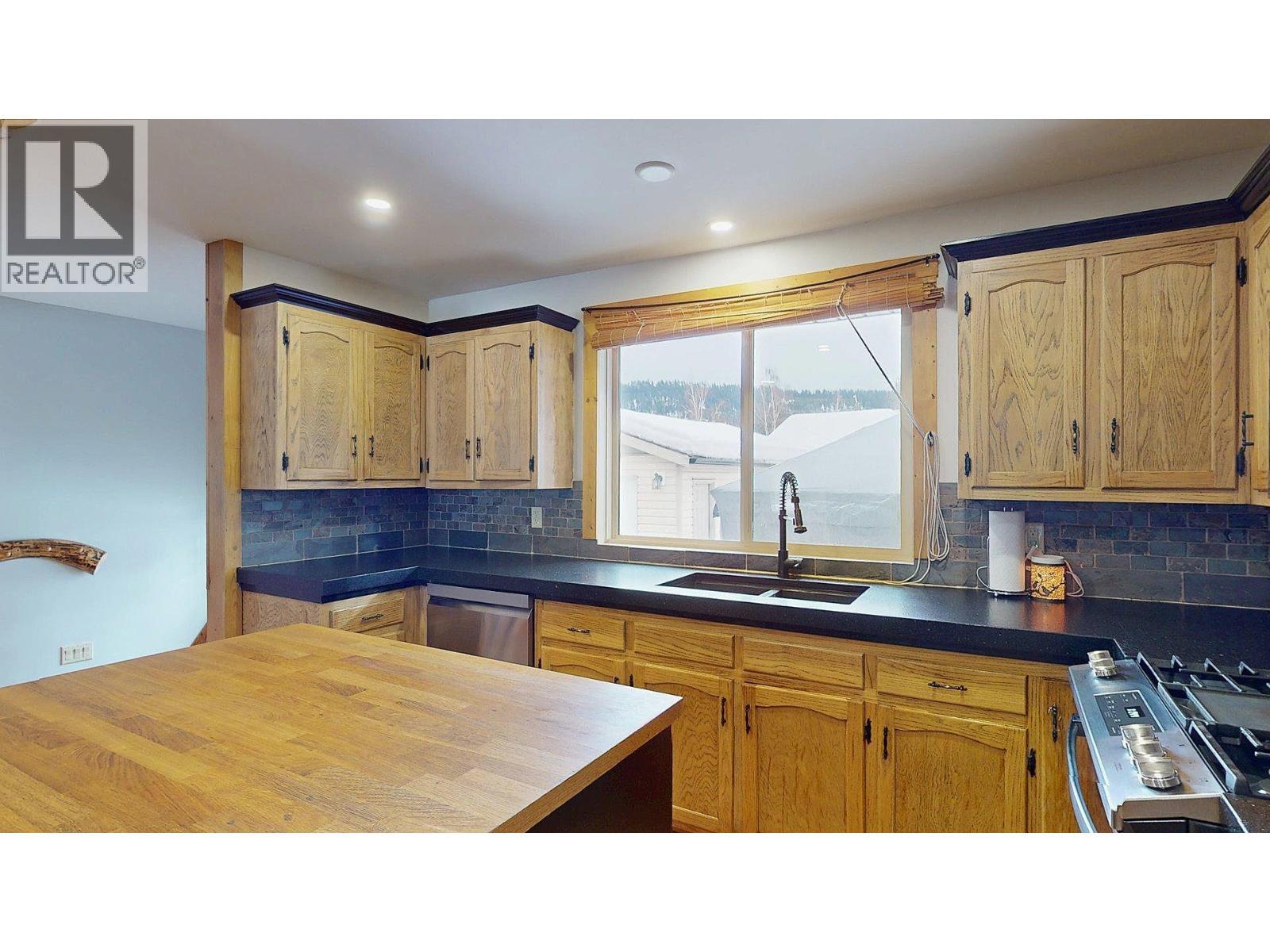 958 Galbraith Drive, Elkford, BC - Indoor Photo Showing Kitchen With Double Sink