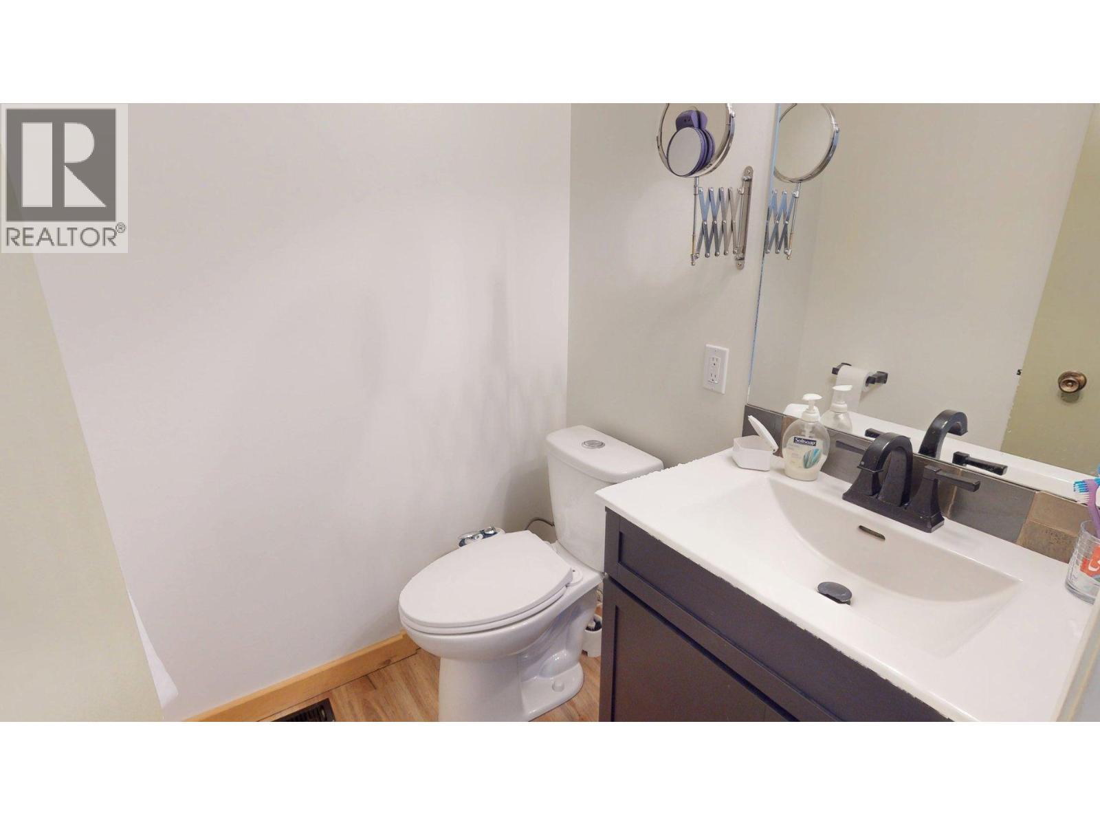 958 Galbraith Drive, Elkford, BC - Indoor Photo Showing Bathroom